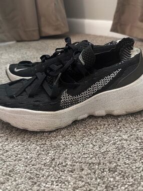 Nike Women's Black Space Hippie 04